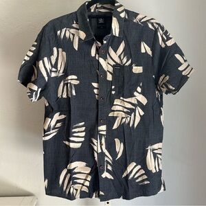 Volcom Charcoal Gray & Tan Print Short Sleeve Button Front Shirt, M